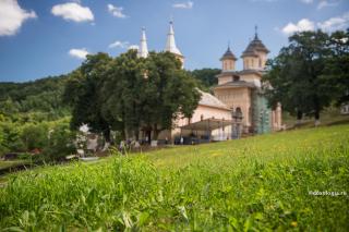 Viața în mănăstire este rânduită după modelul vieții lui Hristos