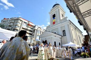 (Foto) Pictura interioară a Bisericii Banu din Iași, resfințită de 2 ierarhi