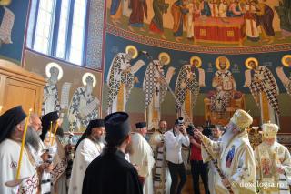 (Foto) Slujba de sfințire a bisericii mari de la Mănăstirea Sihăstria Putnei