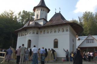 (Video) A fost sfințită biserica schitului Icoana Veche