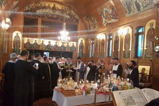 Seară de comuniune şi rugăciune la Mănăstirea Valea Budului
