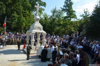 IPS Pimen a sfinţit un monument dedicat eroului Ioan Grosaru