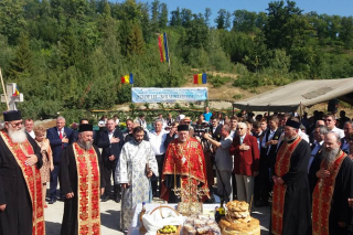Festival tradiţional la Monumentul Eroilor de la Nemţişor