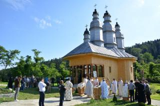Schitul Pocrov îmbracă straie de sărbătoare
