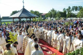 Biserica „Sfinții Arhangheli Mihail și Gavriil” din Satu Nou, sfințită de IPS Mitropolit Teofan