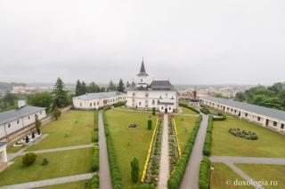 Catedrala Arhiepiscopală din Roman (galerie FOTO)