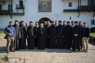 Corul Mănăstirii Hamatoura din Liban în pelerinaj la mănăstirile nemţene (galerie FOTO)