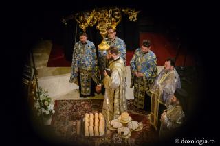 (Foto) Acoperământul Maicii Domnului, cinstit prin priveghere și Liturghie arhierească