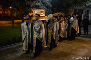 (Foto) Procesiunea de scoatere spre închinare a moaștelor Sfintei Cuvioase Parascheva, 2017