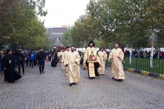 Mii de credincioși au participat la Procesiunea Calea Sfinților