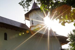 (Foto) Sfânta și Dumnezeiasca Liturghie în imagini