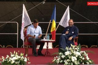(Video) „Nici un canon nu interzice să vă plimbaţi iubirea pe sub tei” – Părintele Constantin Necula