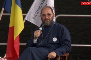 (Video) „Nu lăsaţi deoparte familia pentru carieră. Unii au făcut şi doctorate crescându-şi copiii” – Părintele Constantin Necula