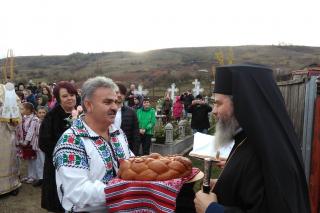 Clopotul din Filia Vaduri, sfinţit de PS Ignatie