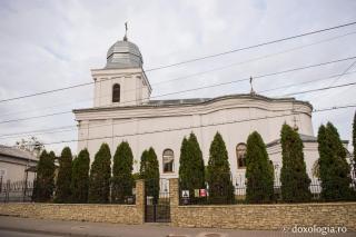 Închinare în Biserica Vulpe, ctitoria blănarilor ieșeni