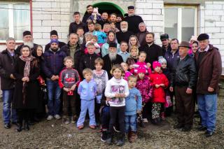 Casă nouă pentru o familie nevoiașă din Zamostea, construită de Biserica Ortodoxă Română în 19 zile
