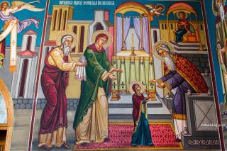 De mână cu prunca Maria prin Templu