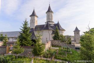 Mănăstirea Ciolpani, sub ocrotirea moaştelor Sfântului Emilian de la Durostorum