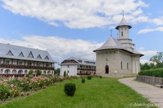 Măgura Ocnei, mănăstirea eroilor din primul război mondial