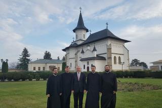 Ambasadorul Republicii Belarus, în vizită la Catedrala din Roman