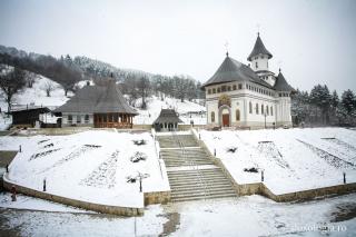 Biserica nouă a Mănăstirii Pângăraţi (galerie FOTO)