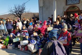 Cadouri, surprize şi visuri împlinite pentru copiii din Plopana