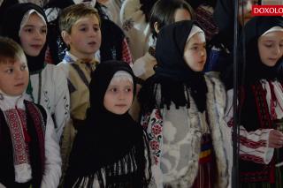 (Video) „Dă Doamne iarnă” (versuri de Tatiana Stepa) - Grupul de colindători ai Parohiei Vorona Mare