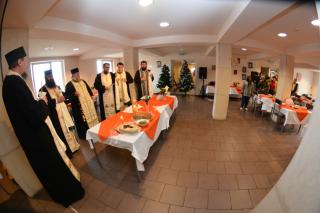 Masă caldă pentru bătrânii din Bucium