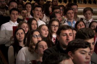 (Video) 400 de tineri din ATOR au colindat la Reședința Mitropolitană din Iași