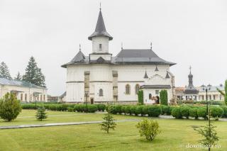 Catedrala Arhiepiscopală „Sfânta Parascheva” din Roman