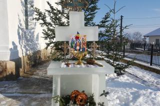 (Foto) Crucile de gheaţă de Bobotează – o tradiţie străveche (2020)