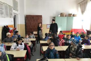 Mobilier pentru elevii Şcolii Fâstâci, judeţul Vaslui