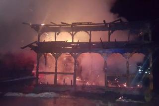 Biserica din Suha-Mălini a ars într-un incendiu