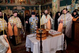 Rugăciuni de pomenire la mormântul Mitropolitului Anastasie Crimca