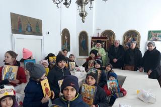 „Liturghie şi filantropie“ la Moineşti