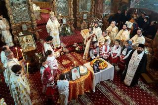 Întreită pomenire la Catedrala Arhiepiscopală din Roman