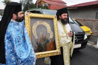 procesiune cu icoana Maicii Domnului