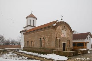 (Foto) Paşi de pelerin la Mănăstirea Strâmbu-Găiseni