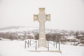 (Foto) Troiţa ridicată în cinstea Sfântului Iosif cel Milostiv din Răzălăi, Basarabia