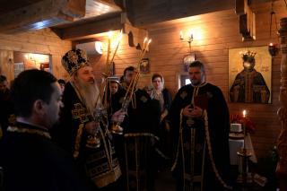 Sfânta Liturghie arhierească şi sfinţire de drapel la unitatea militară din Tătăraşi