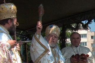 Parastas pentru Episcopul Ioachim Mareş, la Huşi