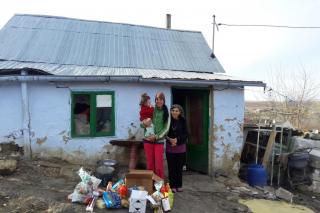 „Caravana dăruirii“ în Episcopia Huşilor