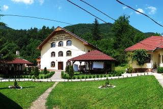 „Răspundem cu suflet vârstnicilor din România”