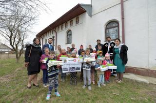 „Cutia cu papucei pentru ei“ în Şendreni - „Am fost copleşiţi de zâmbete calde, chipuri luminoase şi priviri inocente“