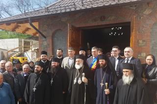 Mii de oameni au înconjurat bisericile de Înviere