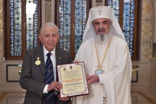 Academicianul Emilian Popescu a primit Ordinul „Sfântul Apostol Andrei Ocrotitorul României”