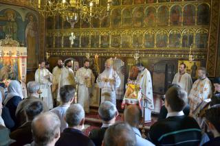 IPS Mitropolit Teofan: „Mântuitorul s-a arătat femeilor mironosițe pentru prima dată, răsplătindu-le devotamentul lor, credința și curajul”
