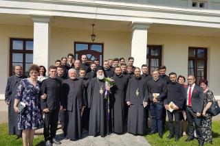 O nouă promoţie la Liceul Teologic „Episcop Melchisedec“ din Roman