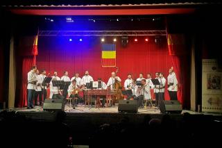 Concert extraordinar de folclor și cântece patriotice