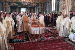 IPS Părinte Arhiepiscop Pimen prezent la hramul Parohiei Slătioara